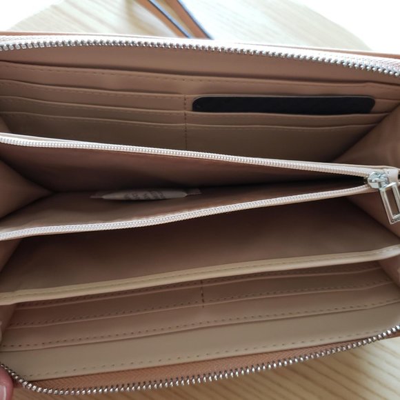 WOMEN'S TAN PU LEATHER GUESS CLUTCH Zip Around WALLET NEW WRISTLET - Picture 4 of 6